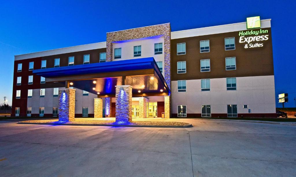 Holiday Inn Express & Suites - Perryville I-55 an IHG Hotel Main image 1